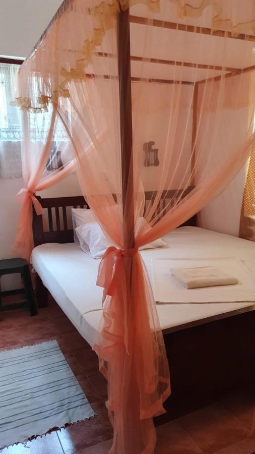 Guesthouse Kind And Love Хіккадува Екстер'єр фото