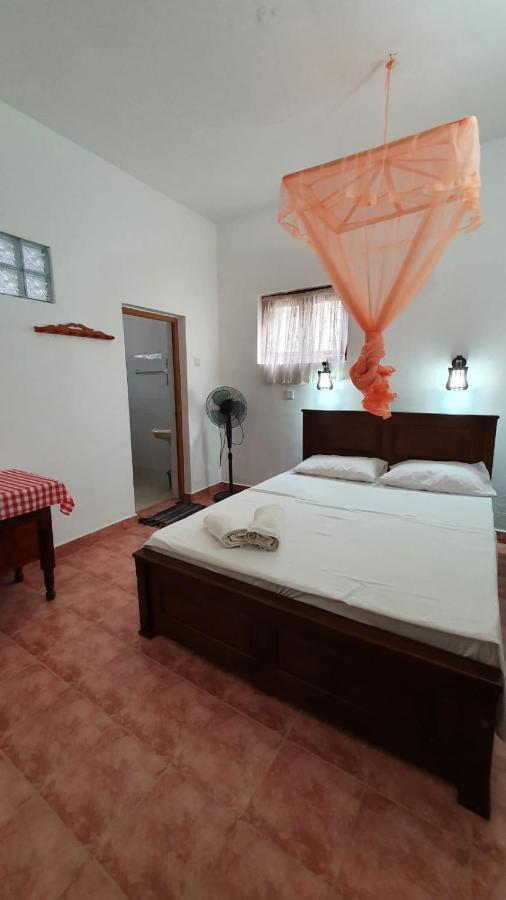 Guesthouse Kind And Love Хіккадува Екстер'єр фото