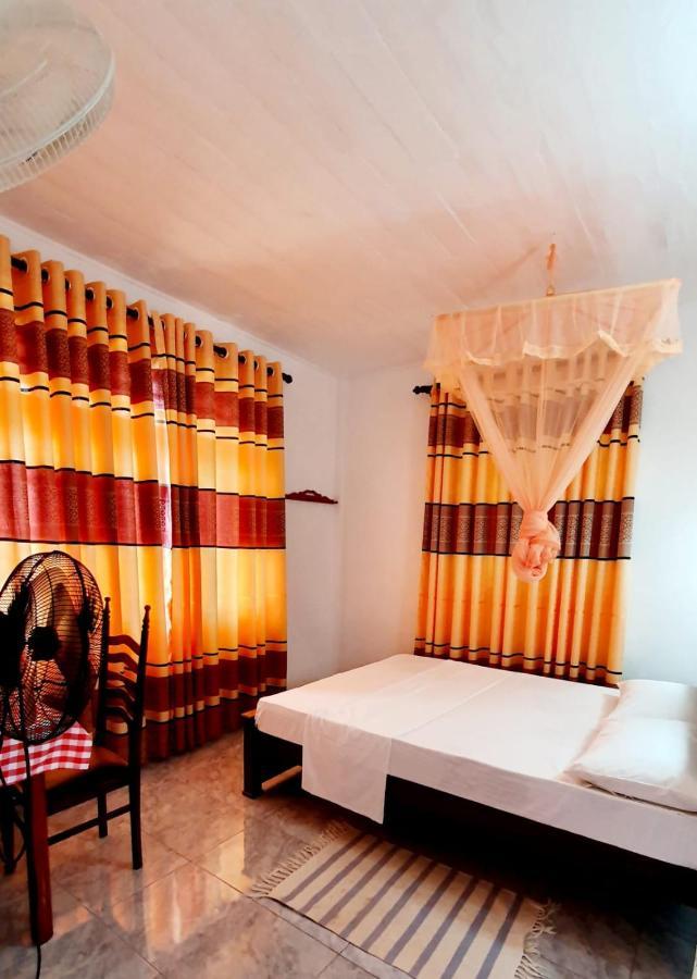 Guesthouse Kind And Love Хіккадува Екстер'єр фото