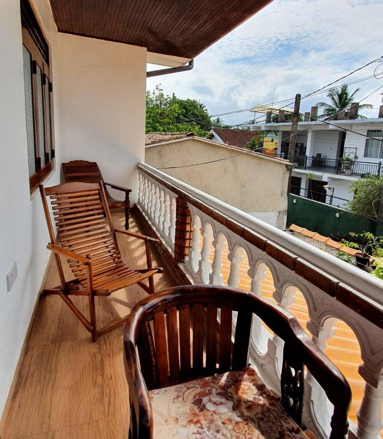 Guesthouse Kind And Love Хіккадува Екстер'єр фото