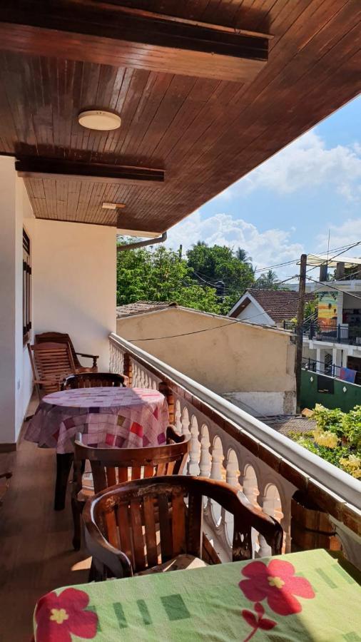Guesthouse Kind And Love Хіккадува Екстер'єр фото