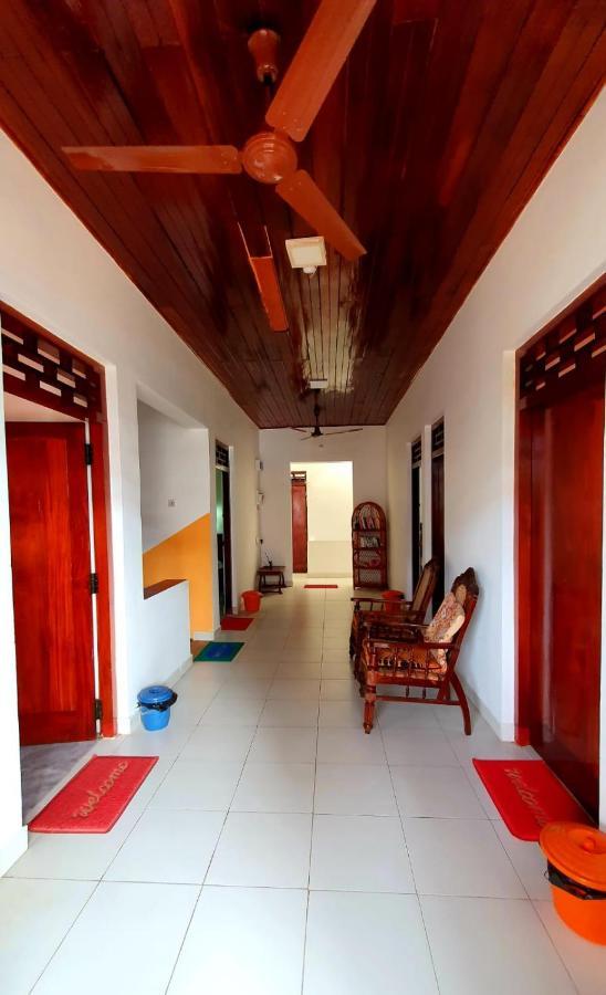 Guesthouse Kind And Love Хіккадува Екстер'єр фото