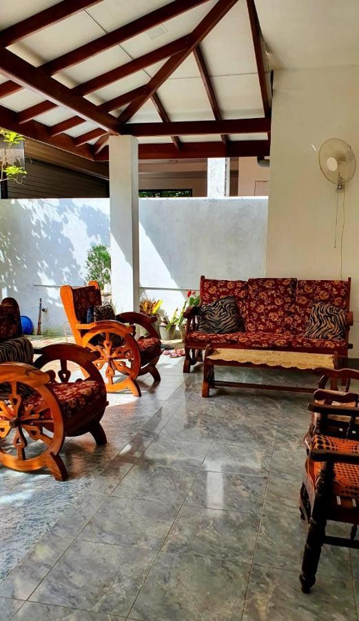 Guesthouse Kind And Love Хіккадува Екстер'єр фото