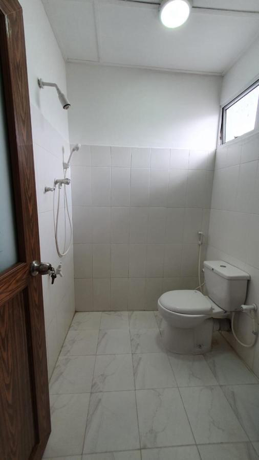 Guesthouse Kind And Love Хіккадува Екстер'єр фото