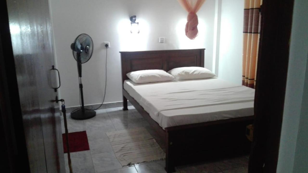 Guesthouse Kind And Love Хіккадува Екстер'єр фото