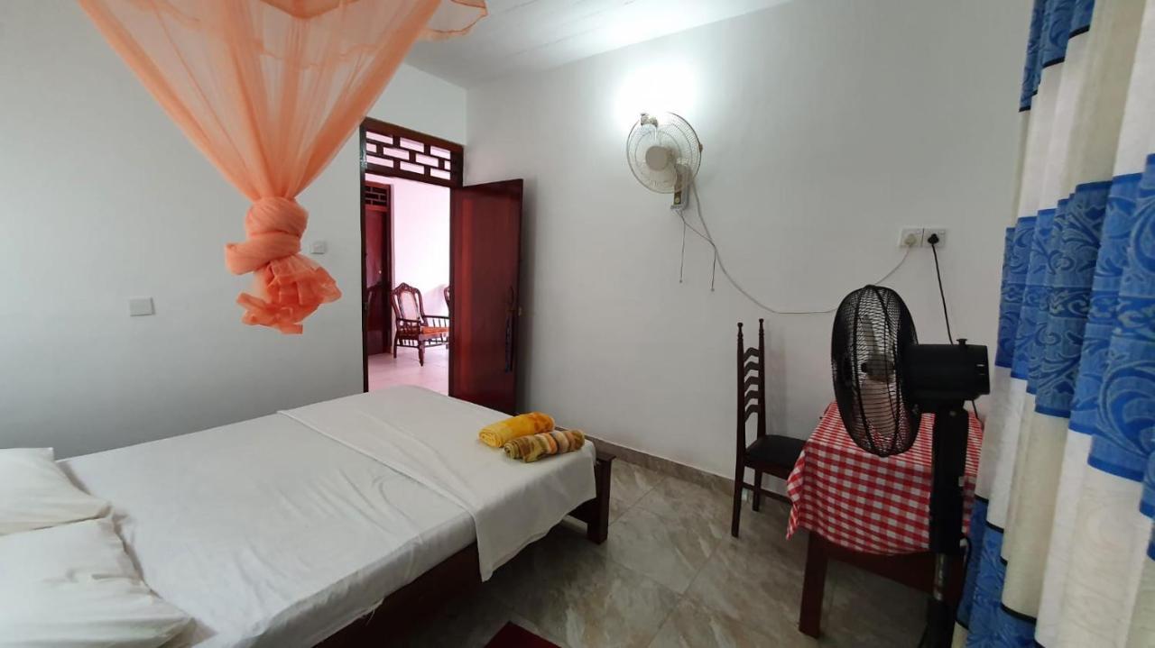 Guesthouse Kind And Love Хіккадува Екстер'єр фото