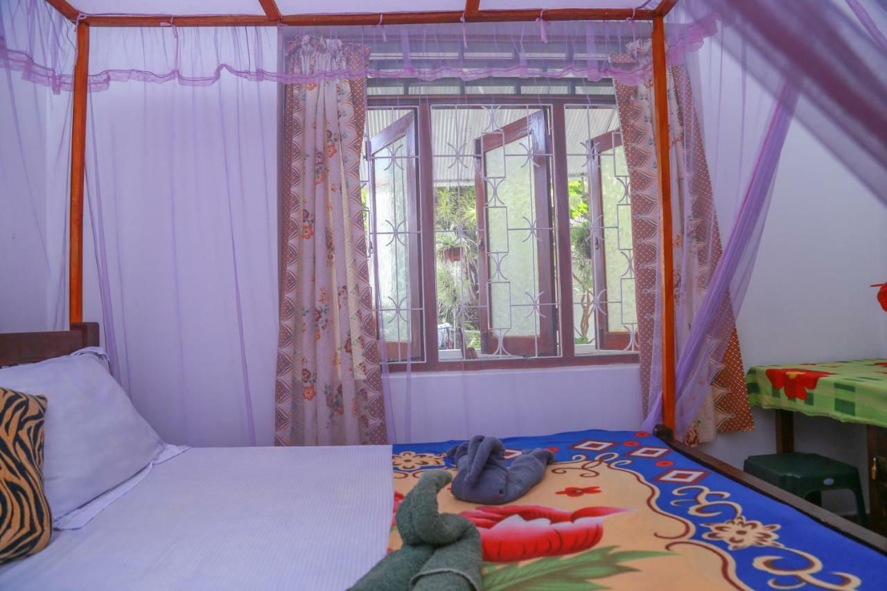 Guesthouse Kind And Love Хіккадува Екстер'єр фото