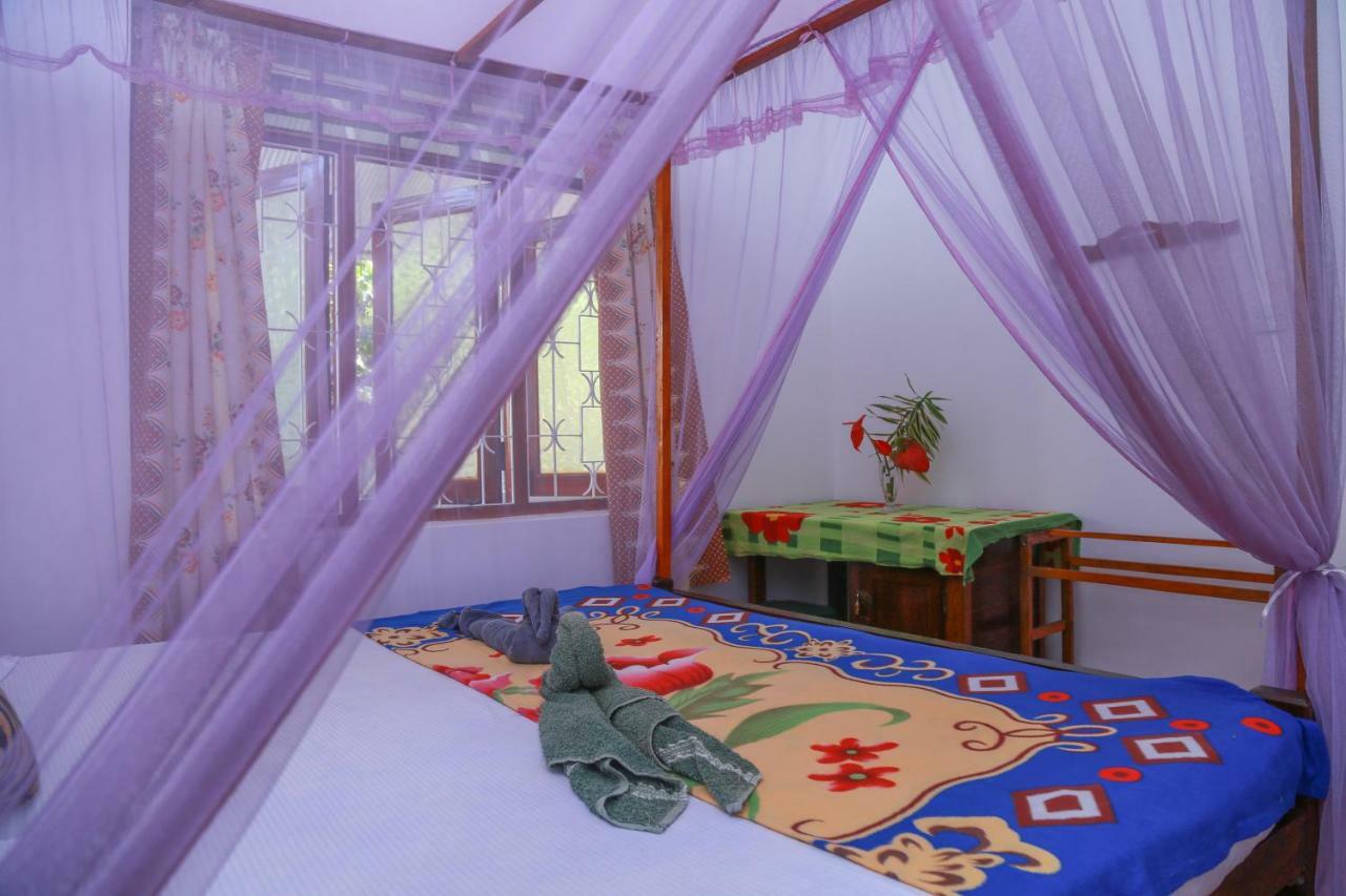 Guesthouse Kind And Love Хіккадува Екстер'єр фото