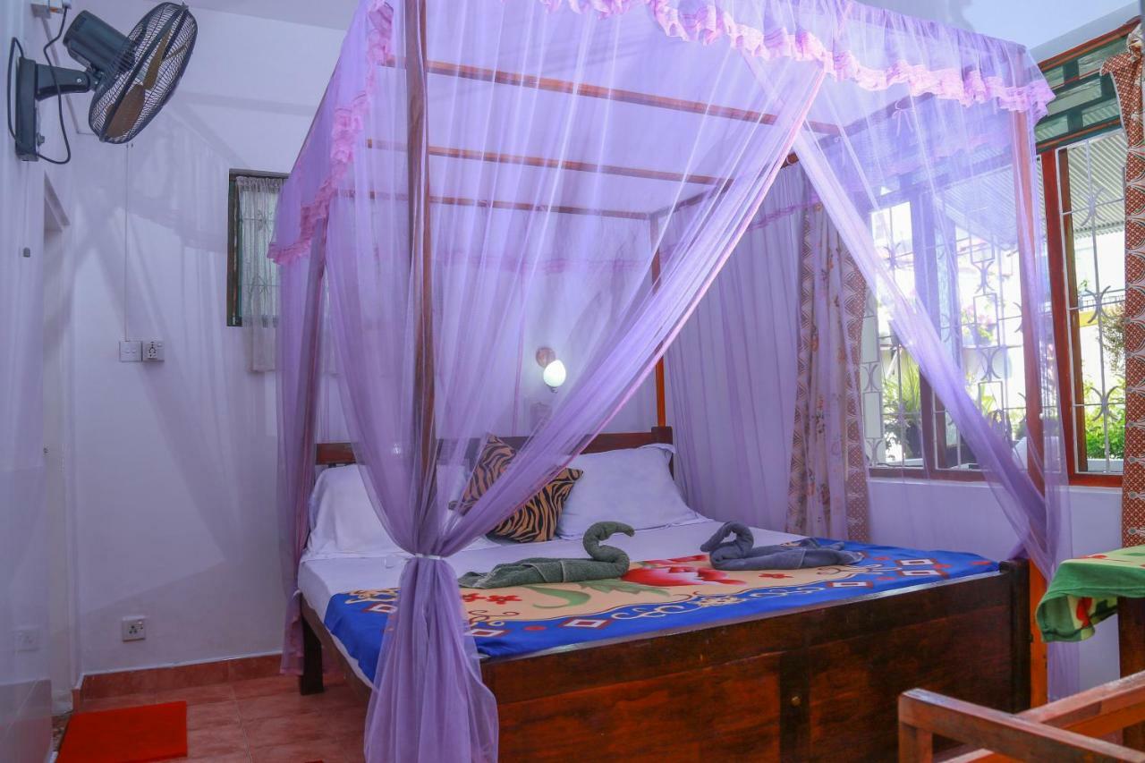 Guesthouse Kind And Love Хіккадува Екстер'єр фото