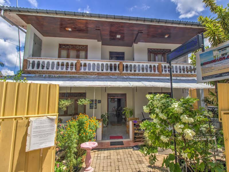 Guesthouse Kind And Love Хіккадува Екстер'єр фото