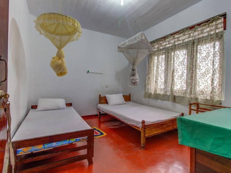 Guesthouse Kind And Love Хіккадува Екстер'єр фото